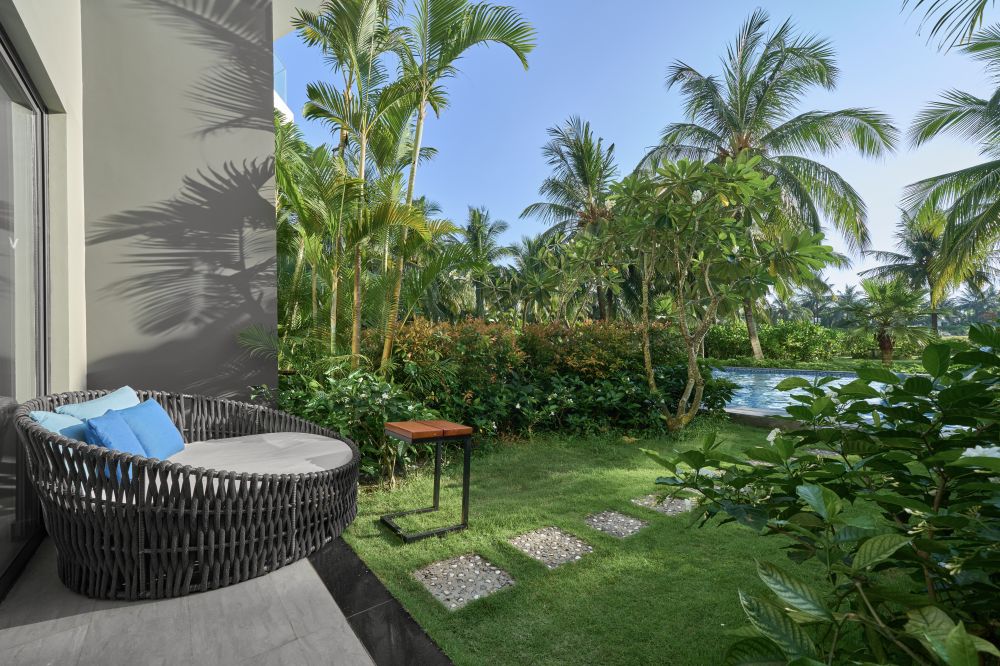 Studio Direct Pool Access King Room with Balcony, Movenpick Resort Waverly & Movenpick Villas Residence Phu Quoc 5*