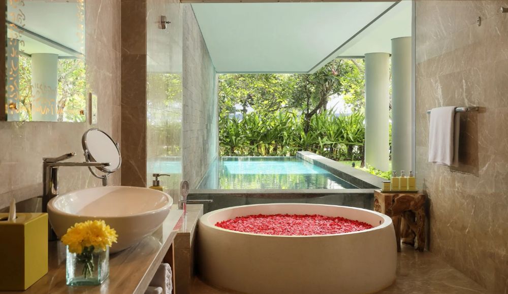 Heavenly Pool Suite, Maya Sanur Resort & Spa 5*