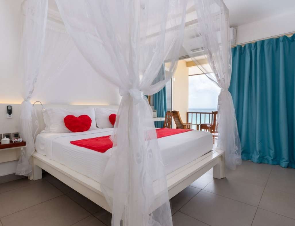 Silhouette Honeymoon Room, Coral Strand Hotel 4*