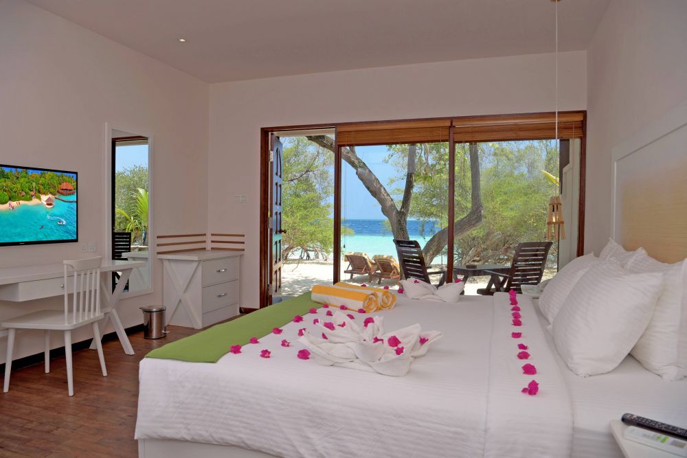 Beach Front Deluxe Villa, Eriyadu Island Resort 4*