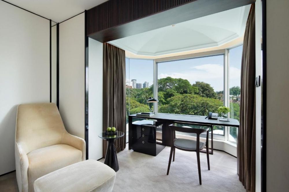 Deluxe Room (Tower Wing), Shangri-La Hotel Singapore 5*