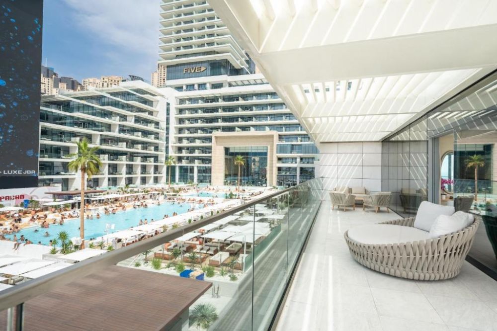 EPIC Three-Bedroom Pool Party Suite with XL Pool, Five Luxe JBR 5*