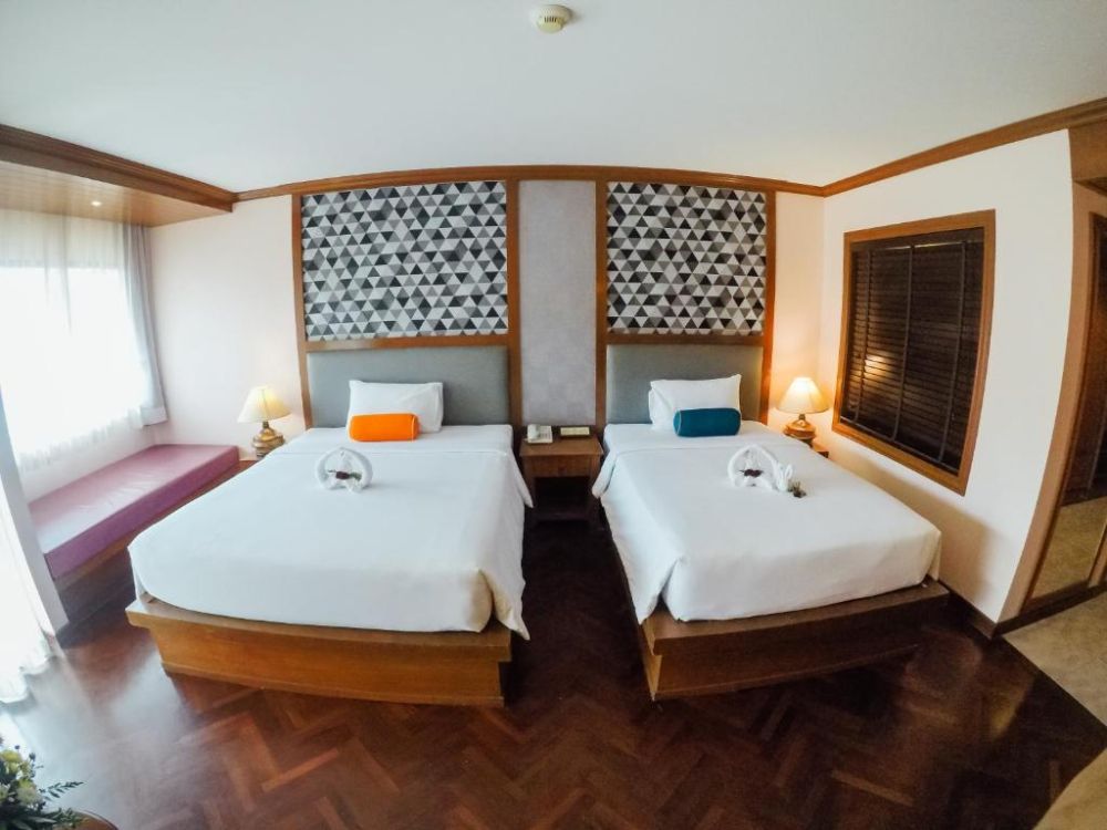 Grand Deluxe, Baumanburi Hotel 3*
