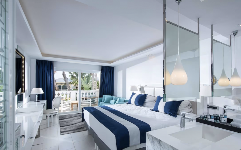 Junior Suite - Pure White, Radisson Blu Beach Resort 5*