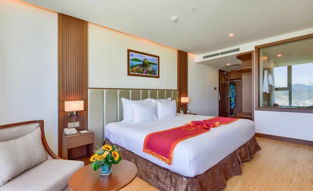 Grand Deluxe Partial Sea View, Regalia Gold Hotel Nha Trang 5*