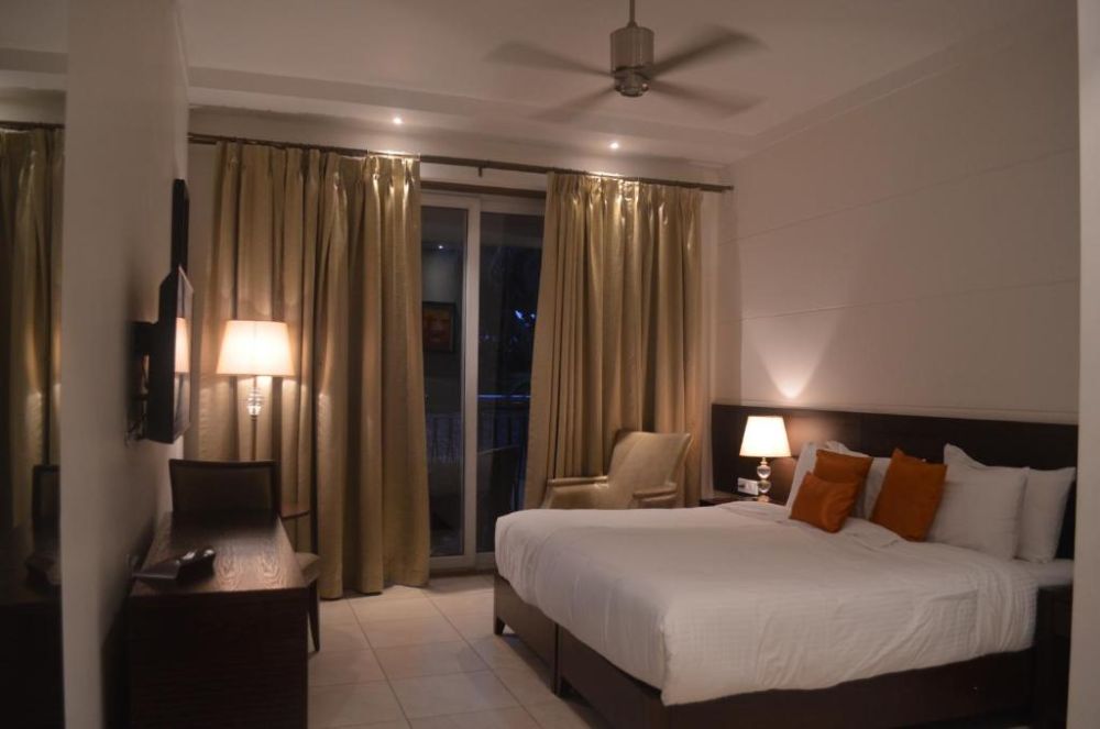 Deluxe Room With Balcony, Lemon Tree Hotel Candolim 3*
