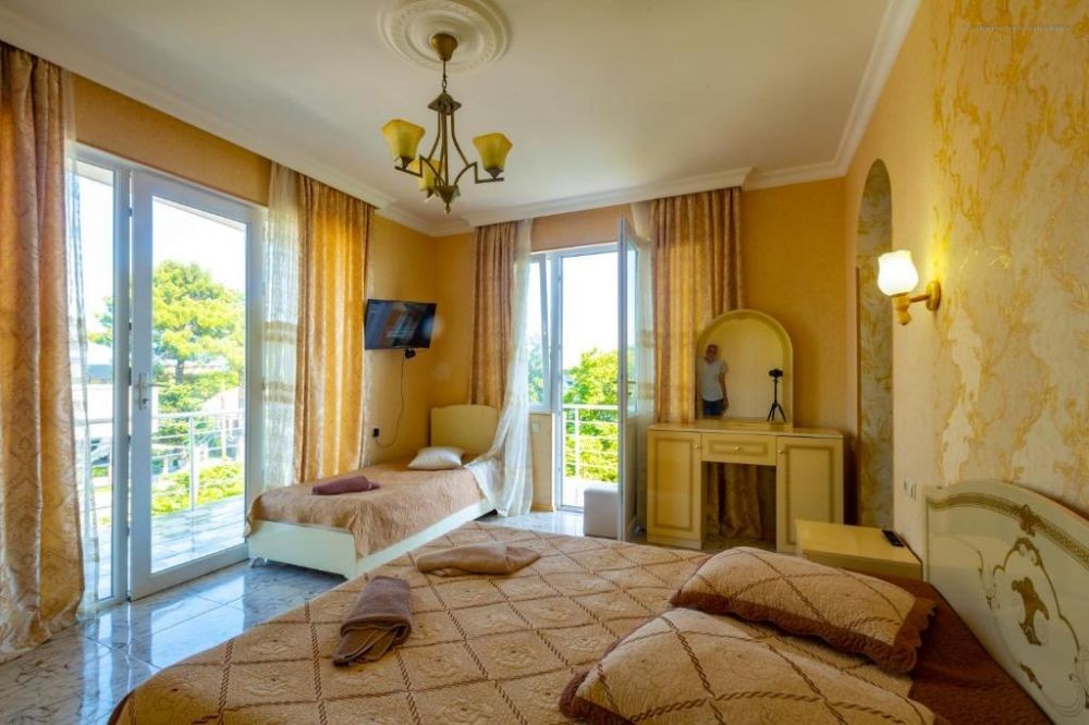Luxe Yellow House, Seaside Kobuleti Hotel 3*