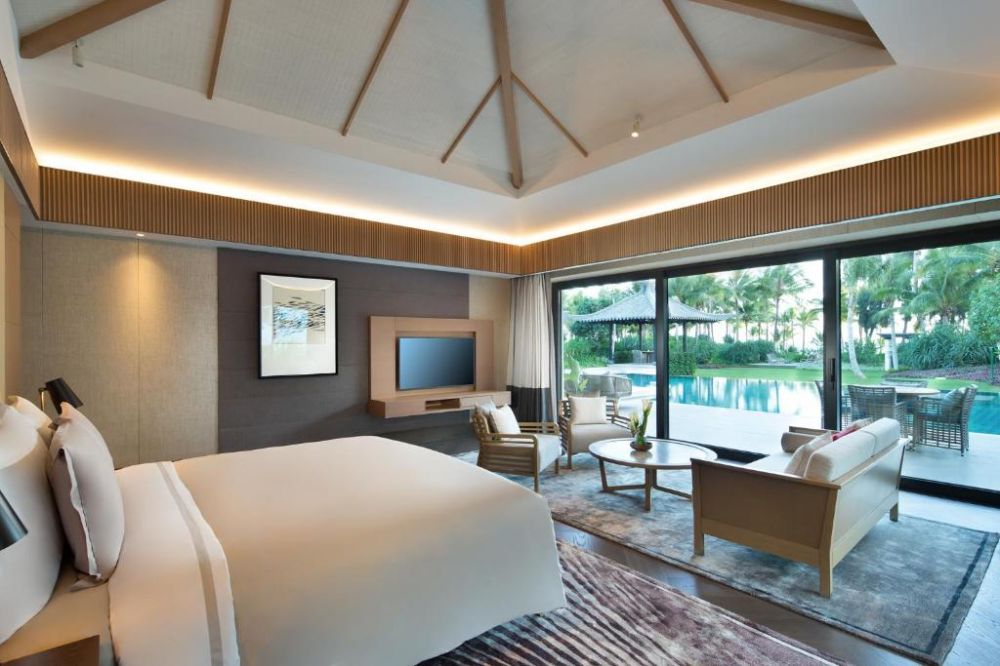Three-Bedroom Oceanfront Pool Villa, Capella Tufu Bay, Hainan 5*