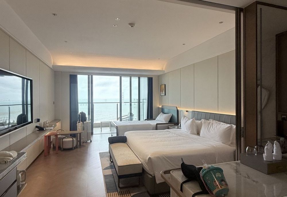 1 King and 1 Twin Standard with Balcony, Voco Sanya Bay 5*