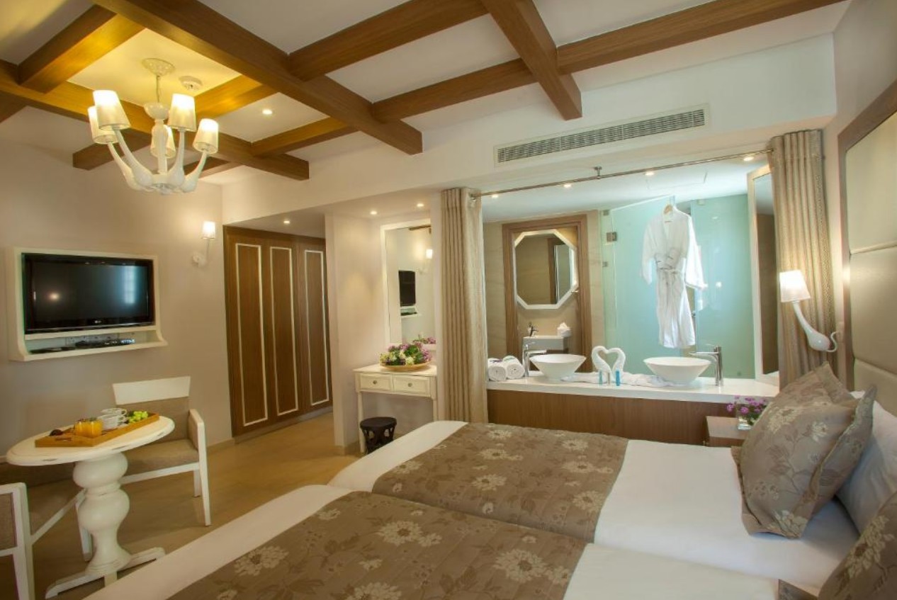 Deluxe Studio, The King Jason Paphos - Designed for Adults 4*