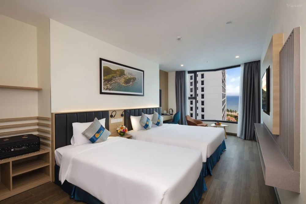Executive Triple City View, Lucky Sun Hotel 4*