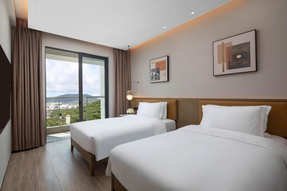 Standard Twin With Closed Window-Shades, Holiday Inn & Suites Sanya Yalongbay 5*