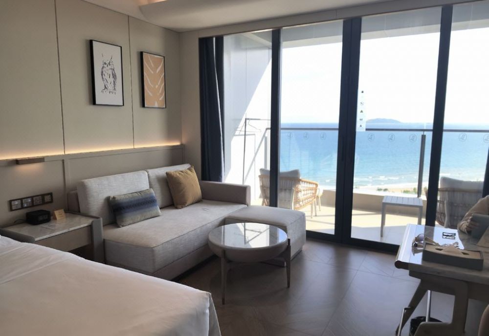 1 King Standard Oceanfront with Balcony, Voco Sanya Bay 5*