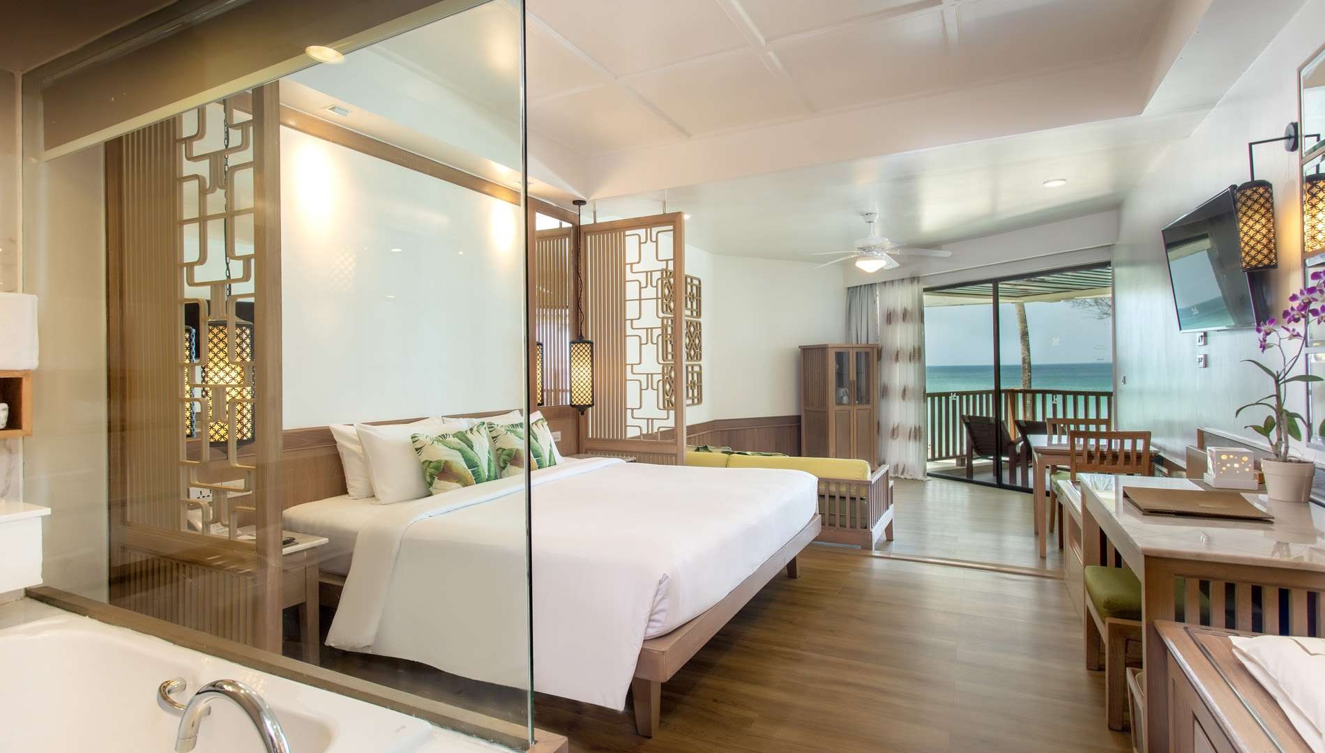 Junior Suite Oceanfront, Kata Thani Phuket Beach Resort 5*