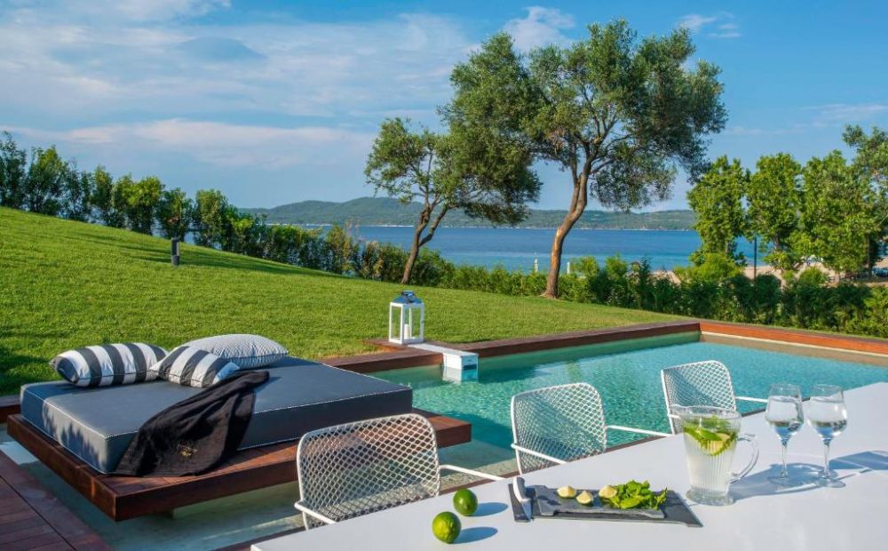 Presidential Villa Private Pool & Garden, Avaton Luxury Hotel & Villas – Relais & Chateaux 5*