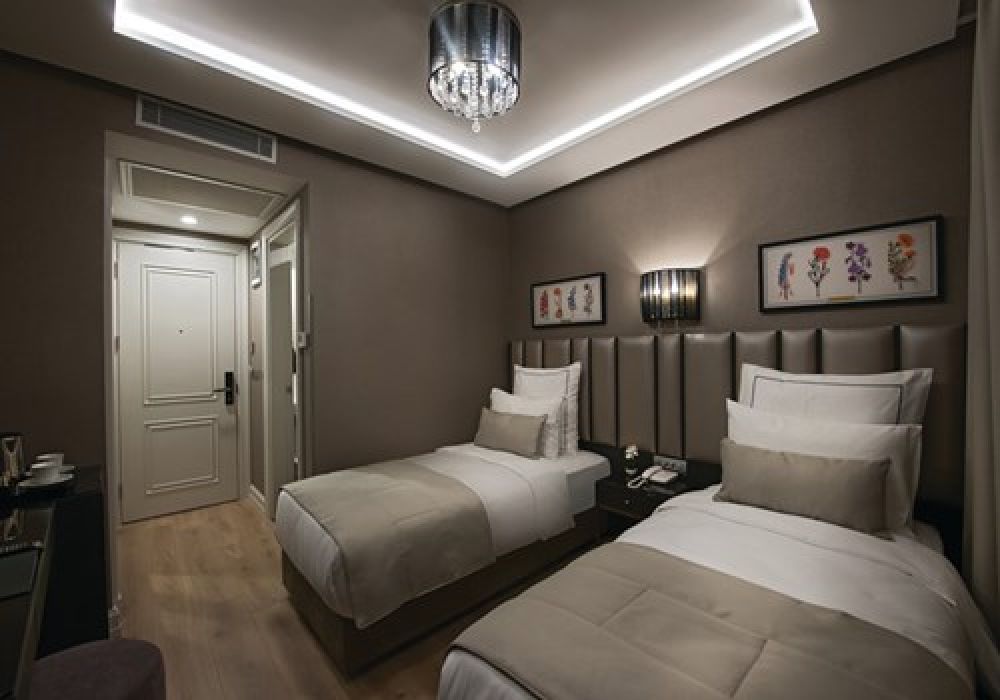 Deluxe, Le Petit Palace Hotel 4*
