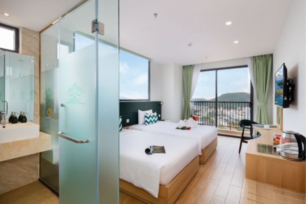 Deluxe Sea View, Crown Hotel Nha Trang 3*