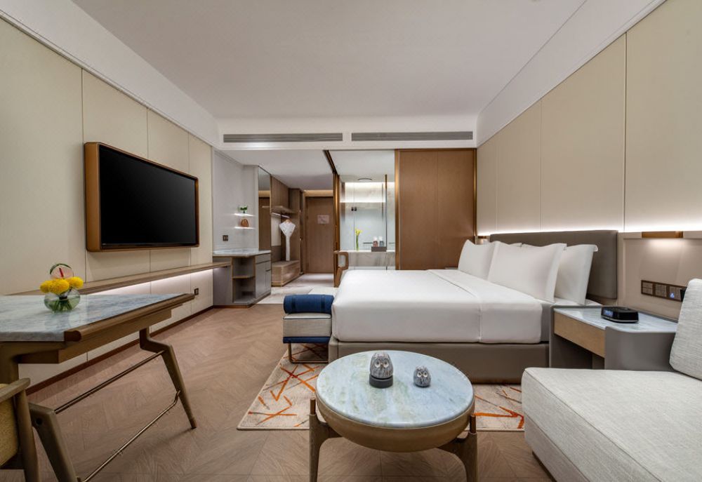 1 King Standard Oceanfront with Balcony, Voco Sanya Bay 5*