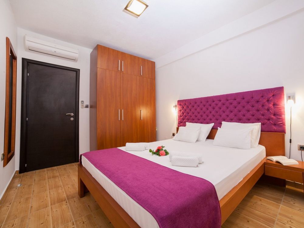 1 Bedroom App With Balcony, Apartments Raymond 