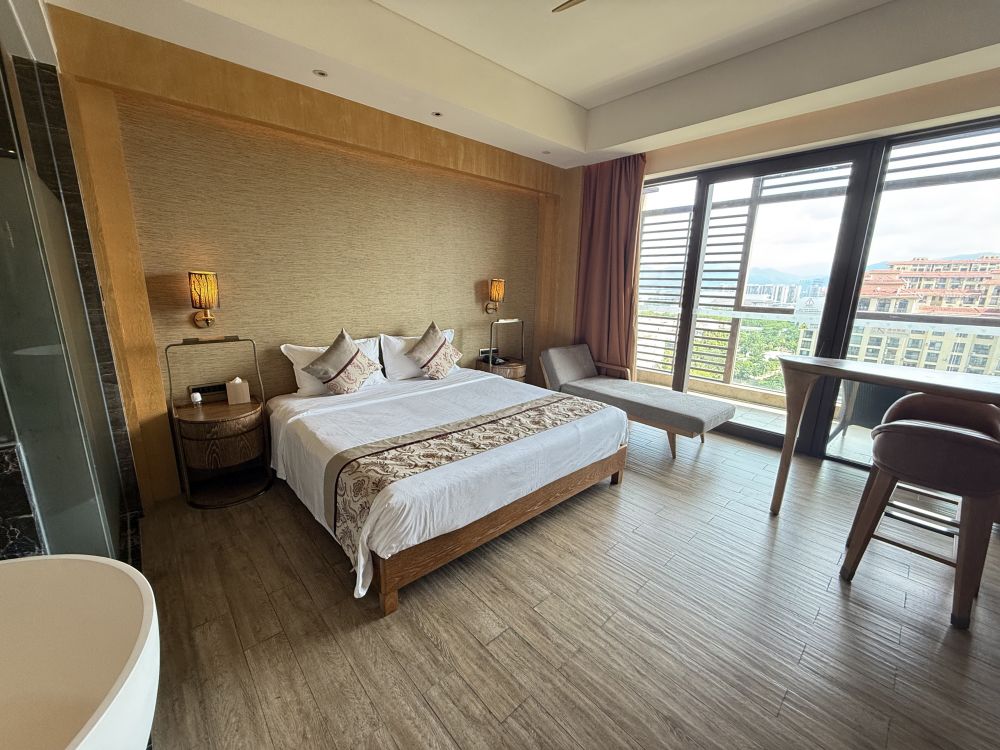 King Superior Room, Mangrove Tree Resort World Sanya Bay 5*