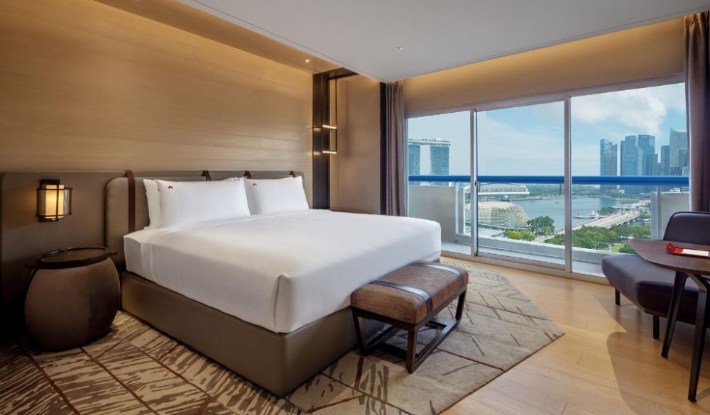 Premier Harbour View Room, Swissotel The Stamford 5*