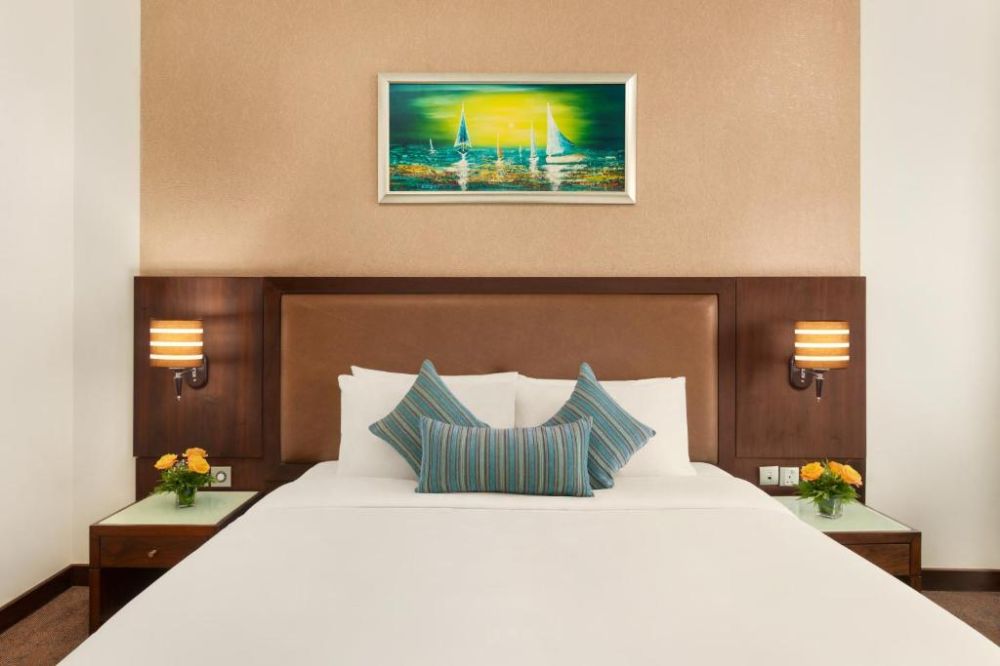 King superior bedroom, Ramada By Wyndham Dubai Deira 4*