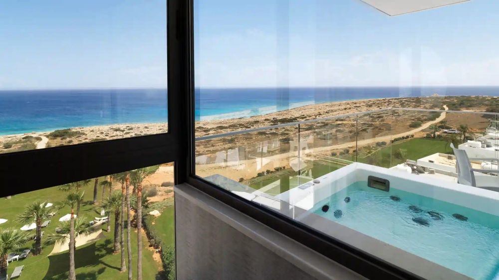 Junior Suite with Outdoor Hot Tub, Leonardo Crystal Cove Protaras (Adults Only 16+) 4*