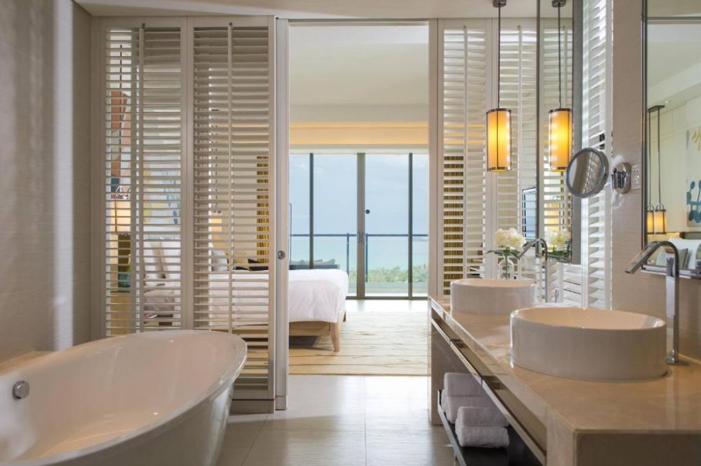 Grand Ocean view Suite, Renaissance Sanya Resort Spa 5*