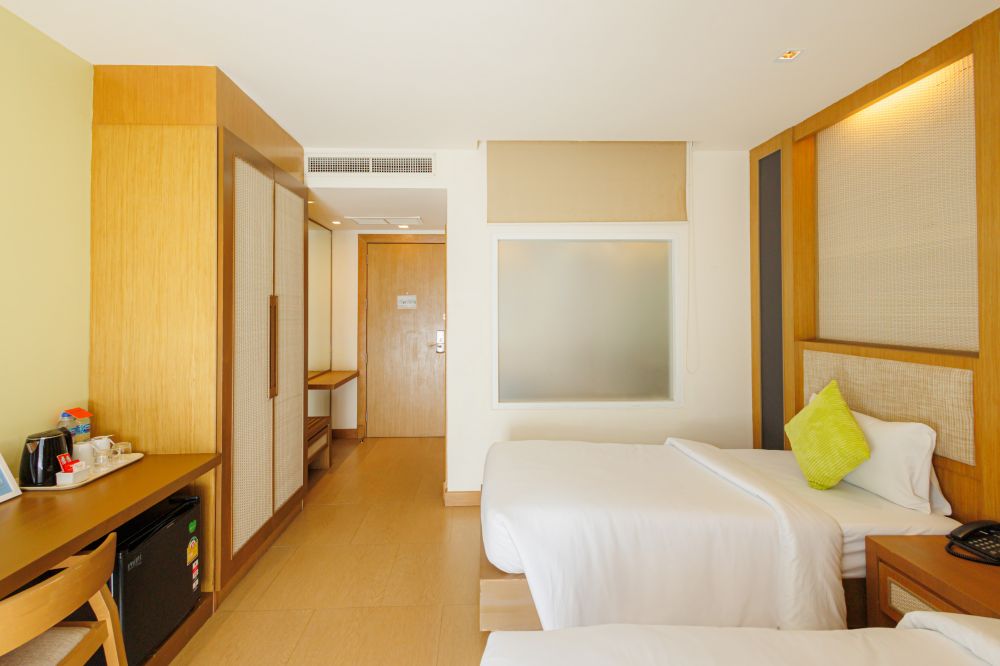 Deluxe City View Room, Ashlee Plaza Patong Hotel & Spa 3+