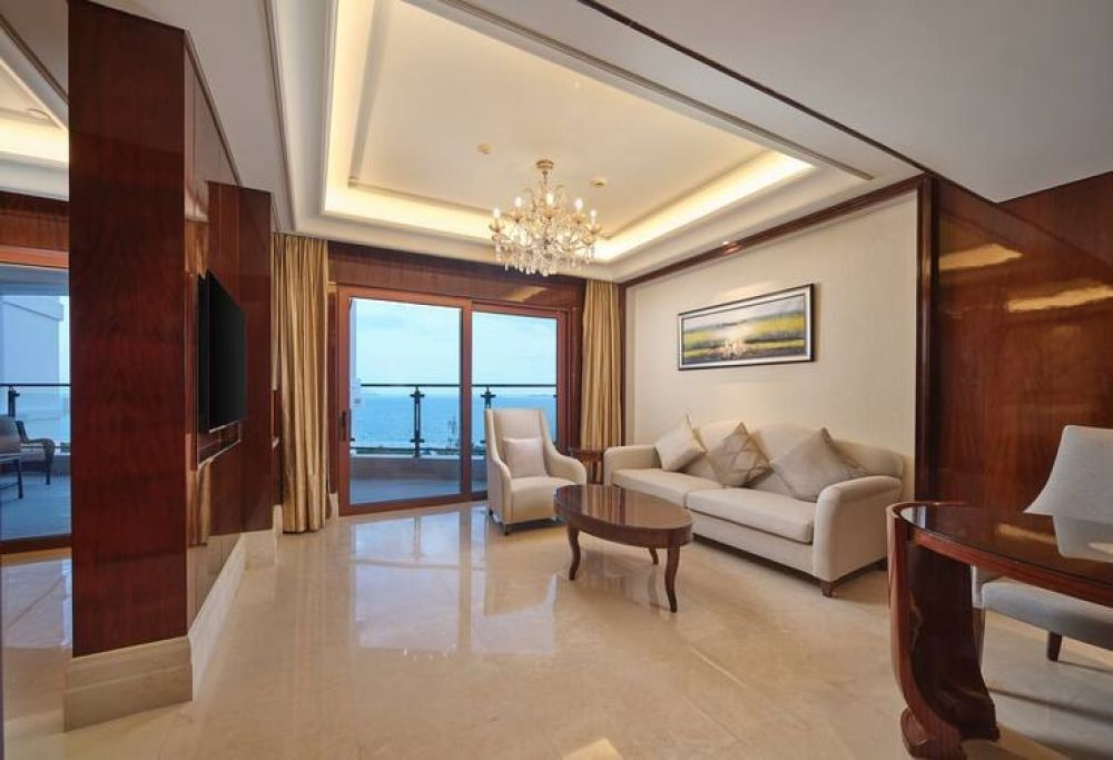King Deluxe Suite Sea View, DoubleTree by Hilton Sanya Bay 3*
