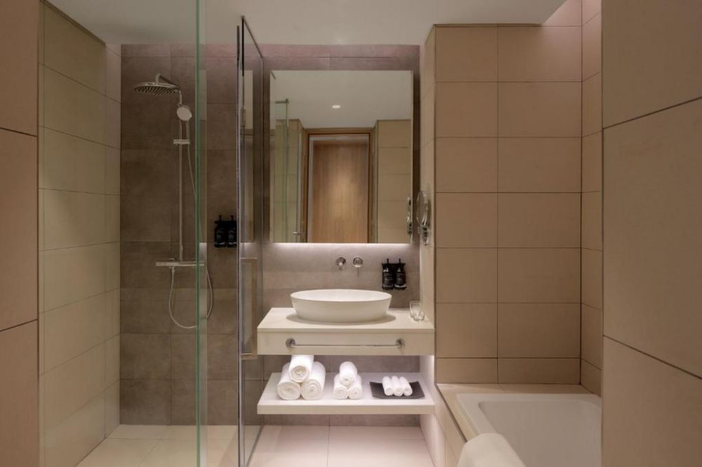 Premium Room, Holiday Inn Dubai Business Bay 4*