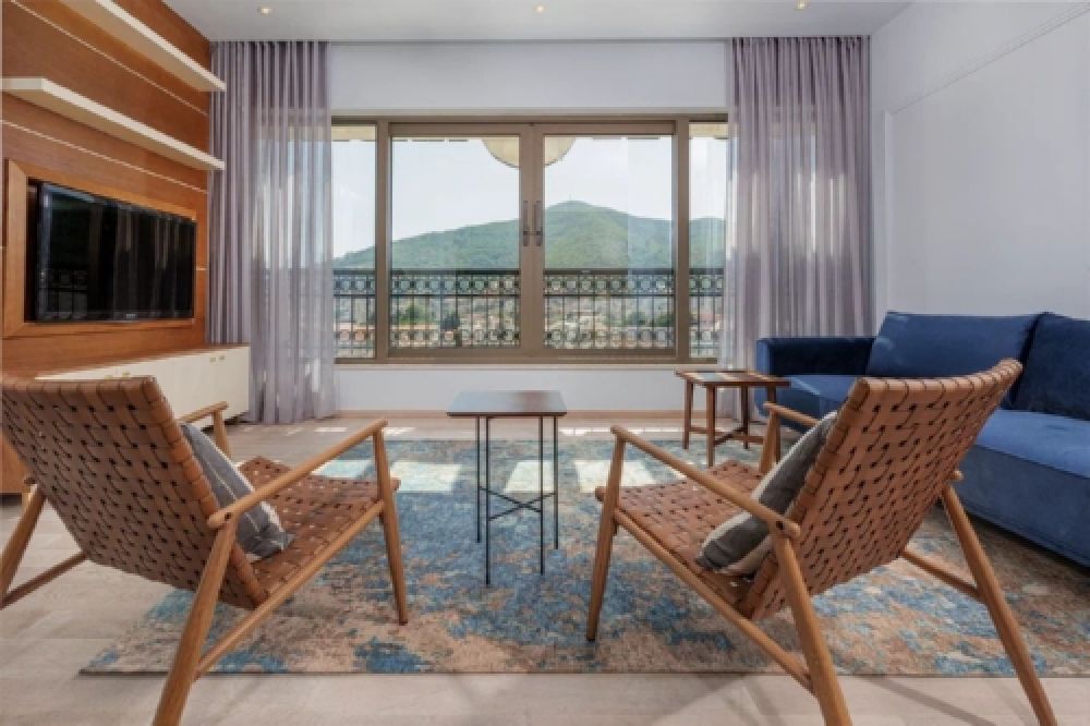 3 Bedroom Apartment Sea View, Kadmo Hotel 4*