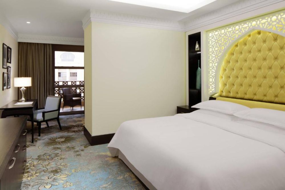 Sheraton Club Room, Sheraton Sharjah Beach Resort & SPA 5*