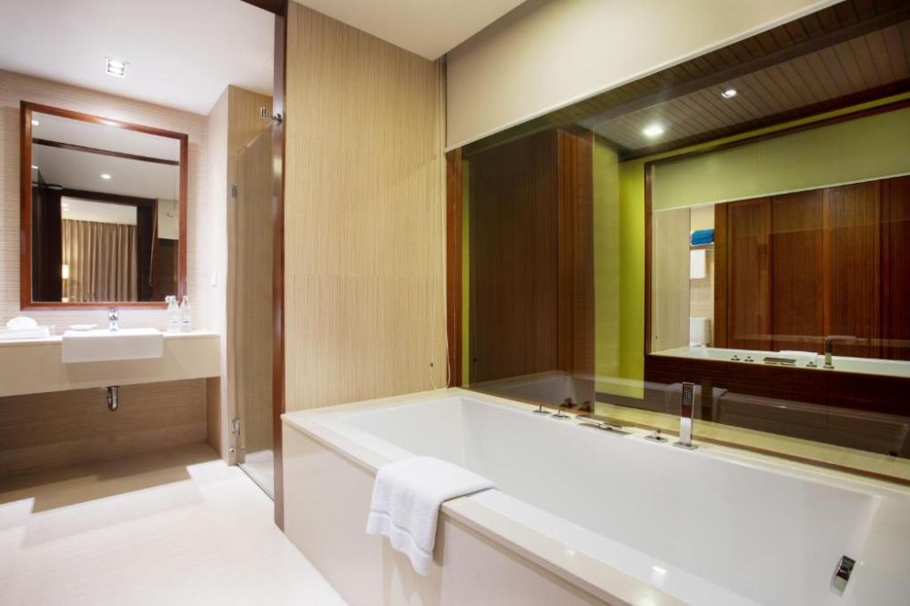 Deluxe Pool Access, Patong Merlin Hotel 4*