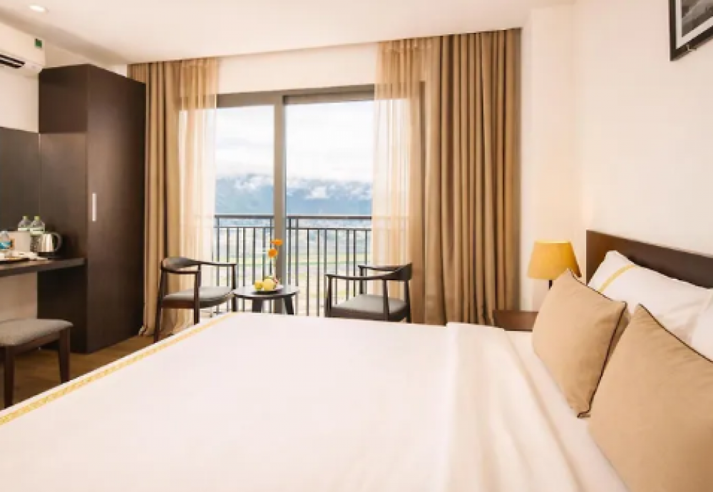 Deluxe Double Room Balcony, Meriton Nha Trang Hotel 4*