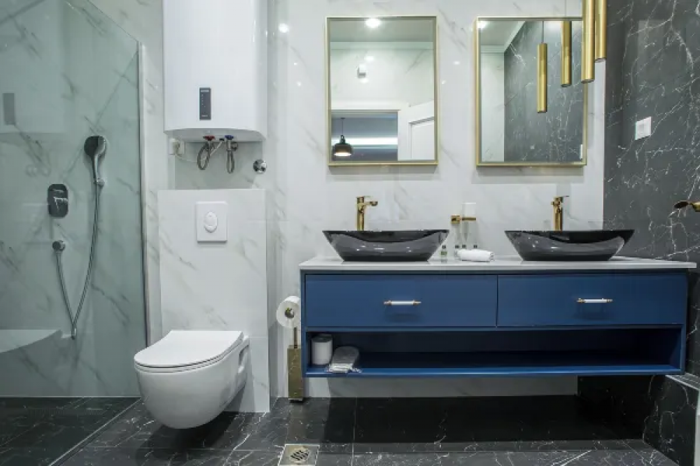 Double Room, Conte 4*