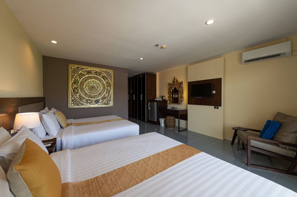 Deluxe MV, Blue Beach Grand Resort And Spa (ex. Chalong Beach Hotel & Spa) 4*