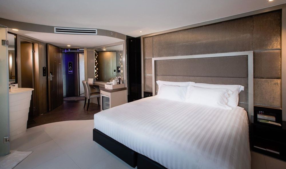 Deluxe CV/ PV Room, Centara Azure Hotel Pattaya 4*