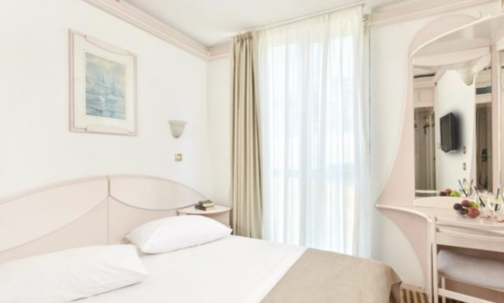 Economy French Bed, Hotel Zorna Plava Laguna 3*