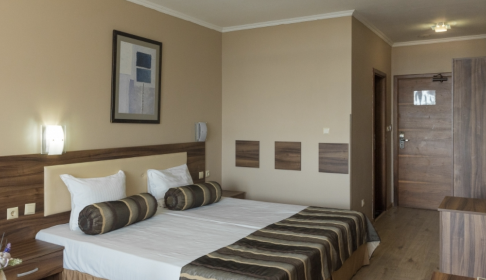 BED IN DOUBLE ROOM, Regata Palace 4*
