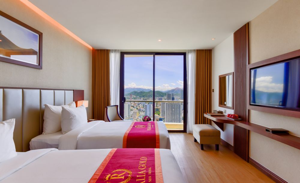 Deluxe Balcony City View, Regalia Gold Hotel Nha Trang 5*