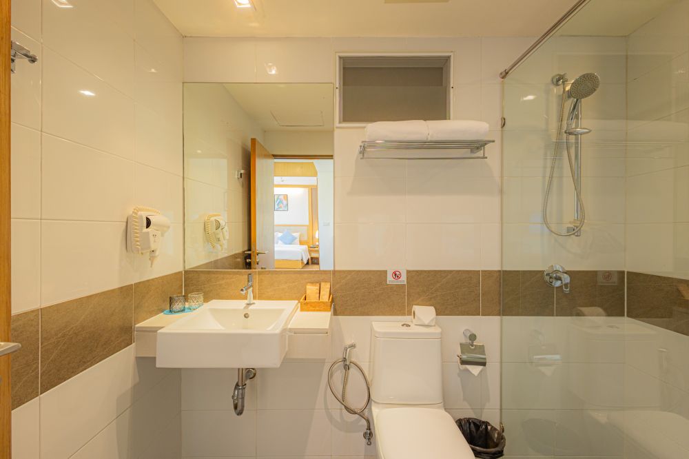 Deluxe City View Room, Ashlee Plaza Patong Hotel & Spa 3+