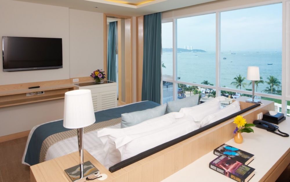 One Bedroom Suite Ocean View, Pattaya Sea View 4*