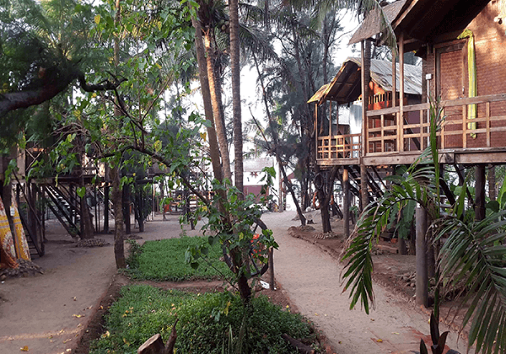 Treehouse Huts On The Beach With Attached Toilet/Bathroom AС, Goan Cafe Beach Resort Guest House 
