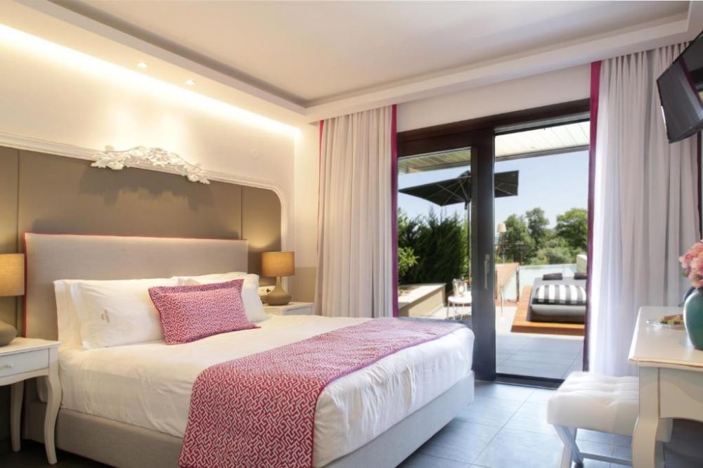 Deluxe Room Private Pool, Avaton Luxury Hotel & Villas – Relais & Chateaux 5*