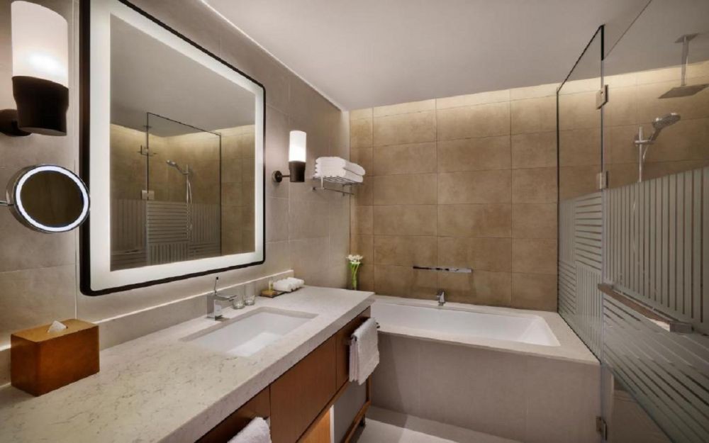 King 1 Bedroom Apart WV, Doubletree by Hilton Sharjah Waterfront Hotel 4*