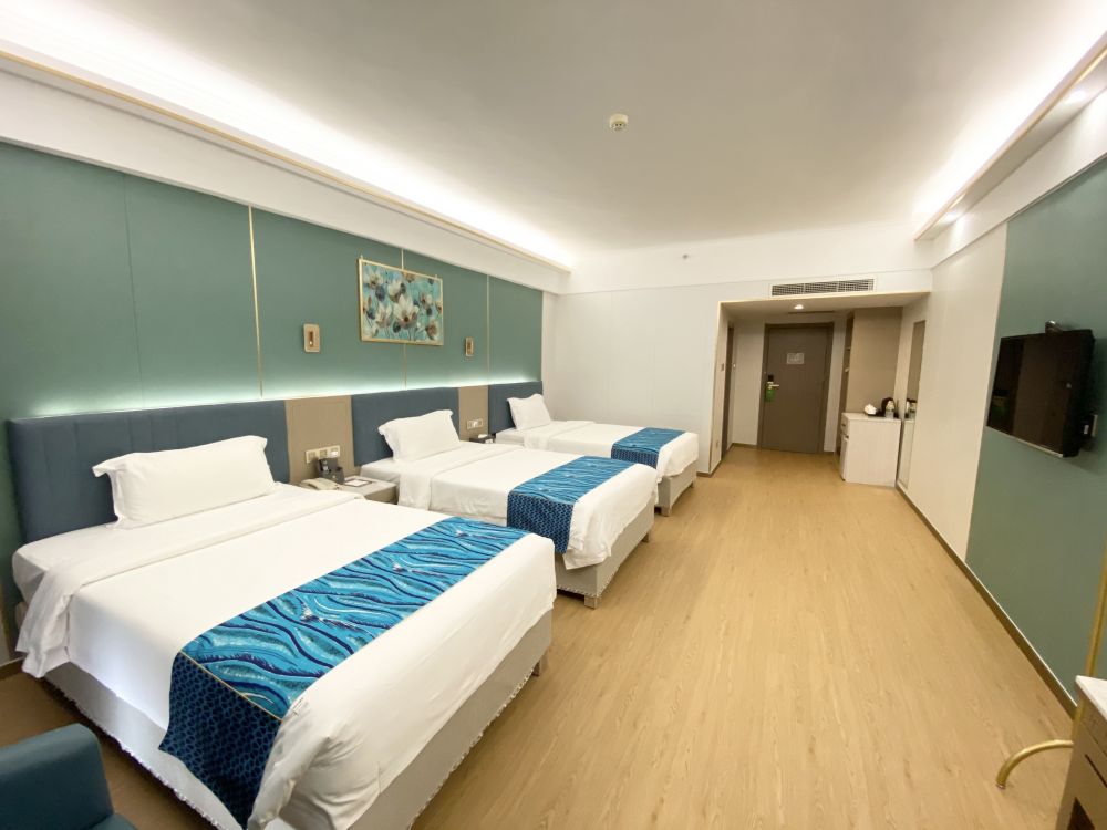 Deluxe Triple Room, Wenhao Seaview Hotel 3*