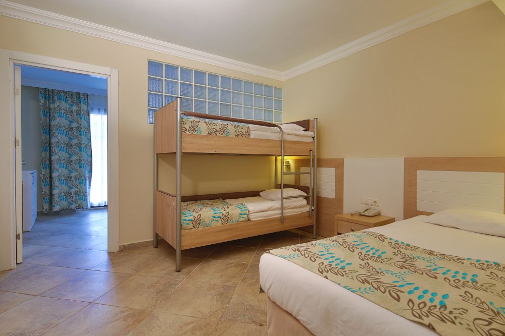 Family Room With Bunkbed, Crystal Green Bay Resort & Spa 5*