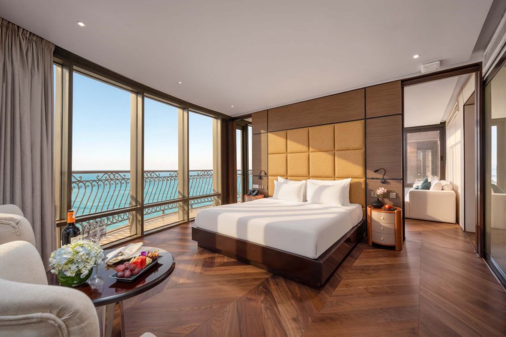 Presidential Suite Beachfront, Holiday Beach Hotel Danang 4*