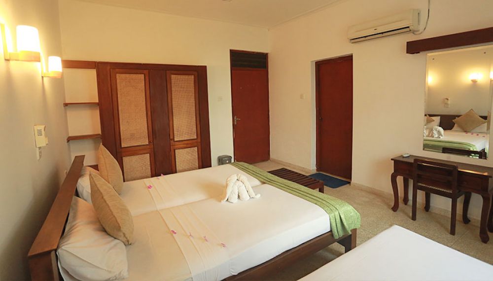 Deluxe TRPL with/without A/C, Sumadai Hotel 3*
